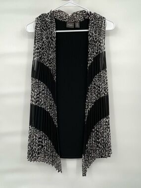 Travelers by Chicos pleated animal print flowy vest blouse